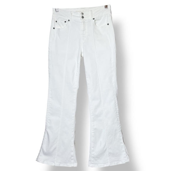 American Eagle Super High Rise Flare White Jeans 4 SHORT petite stretch denim - Picture 1 of 12